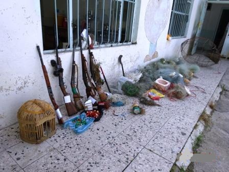 الاسلحة والمعدات التي ضبطتها شرطة غابات السليمانية